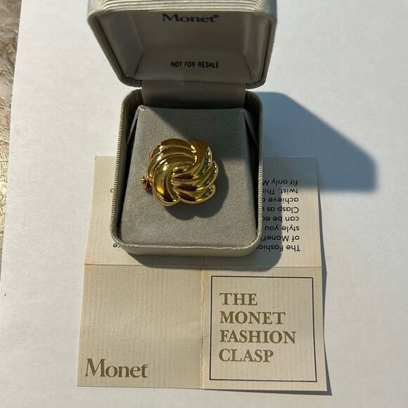 MONET Vintage Pearl Clasp - Picture 2 of 7